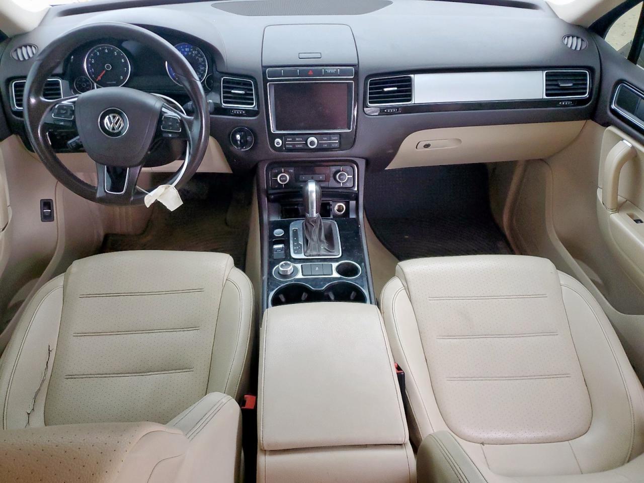 2016 Volkswagen Touareg VIN WVGEF9BP9GD000516 photo 8
