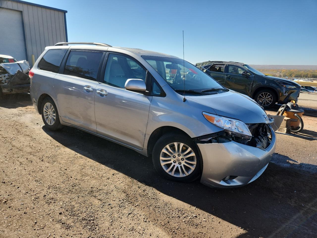 2013 Toyota All models VIN 5TDYK3DC7DS280912 photo 4