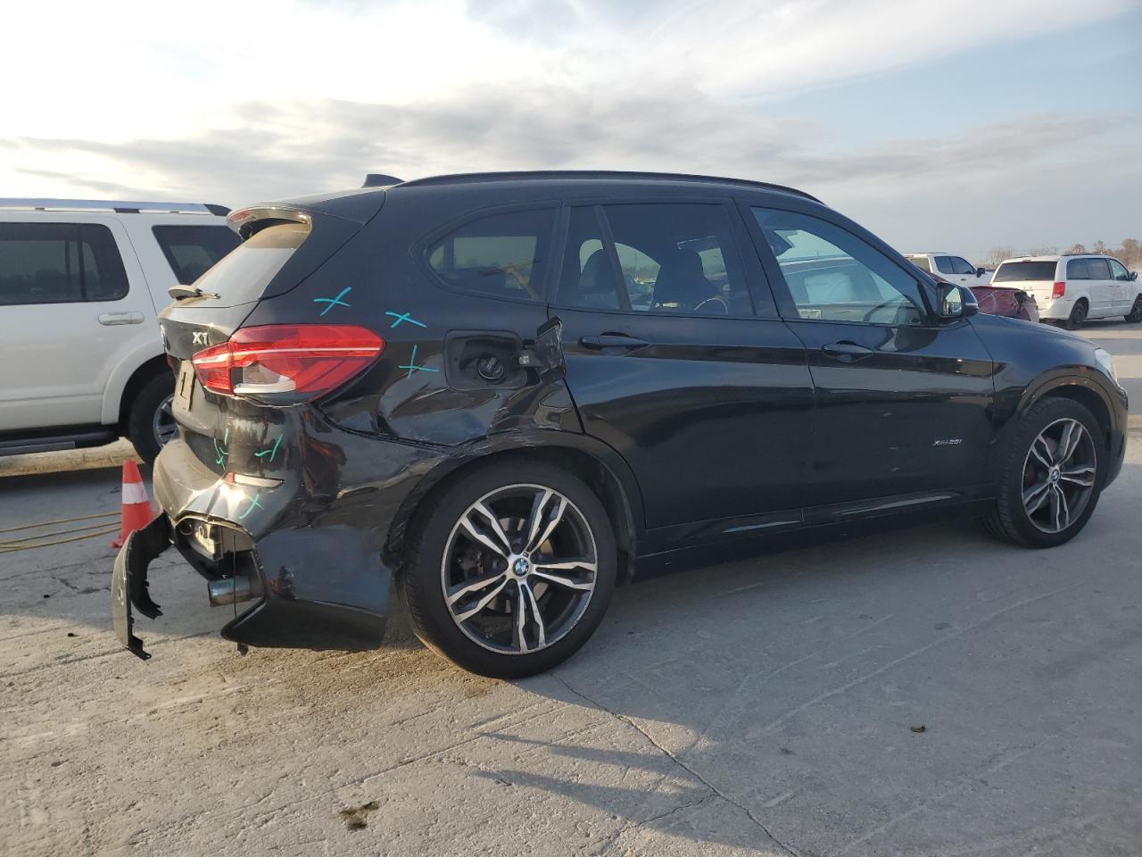 2017 BMW X1 VIN WBXHT3C31H5F72345 photo 3