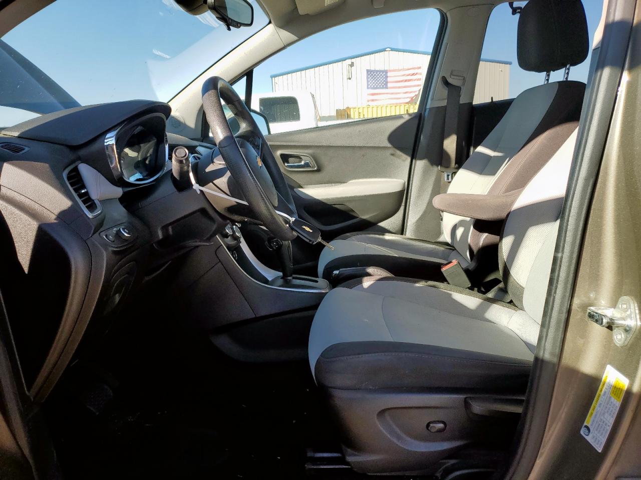 2020 Chevrolet Trax VIN KL7CJKSB2LB353883 photo 7
