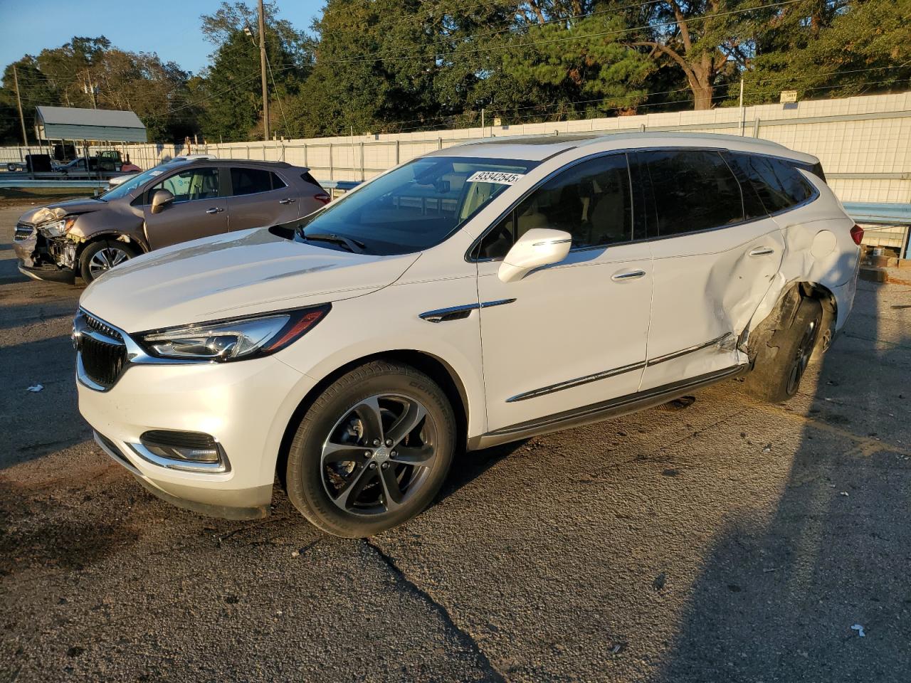 2020 Buick Enclave VIN 5GAERBKW3LJ320017 photo 1