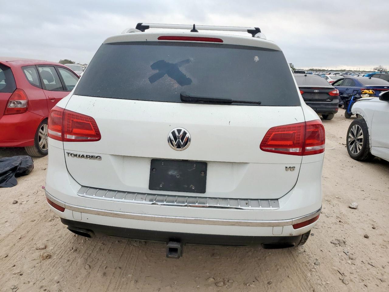 2016 Volkswagen Touareg VIN WVGEF9BP9GD000516 photo 6