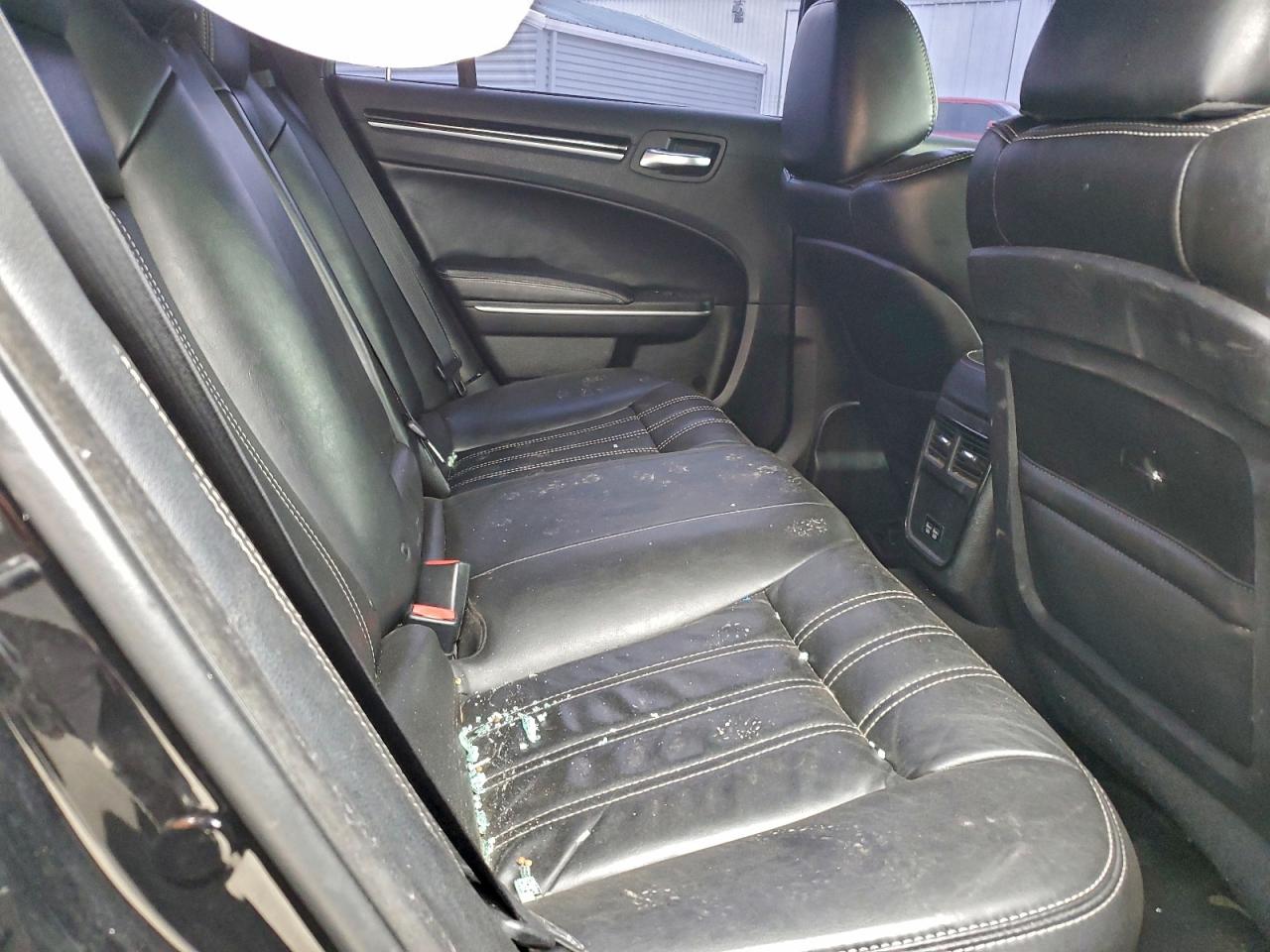 2019 Chrysler 300 VIN 2C3CCABGXKH555464 photo 10