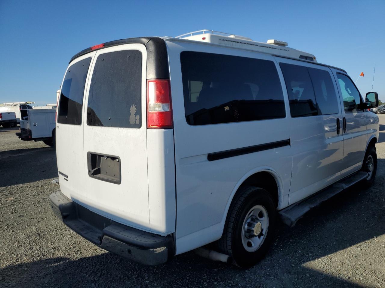 2016 Chevrolet Express VIN 1GBWGFFG2G1252015 photo 3