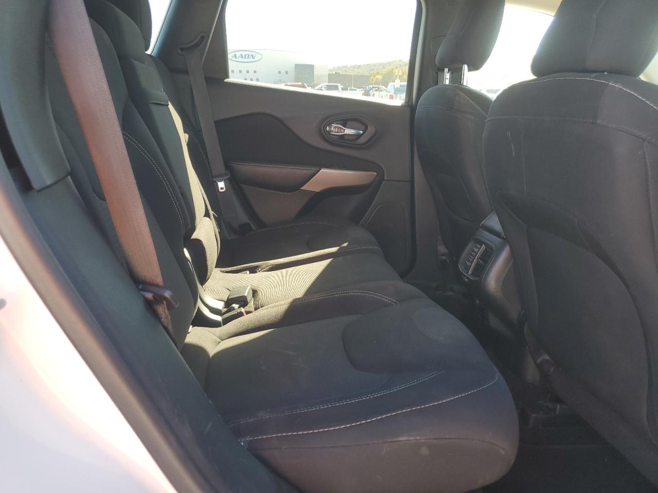 2017 Jeep Grand cher VIN 1C4PJLCB3HW592674 photo 11