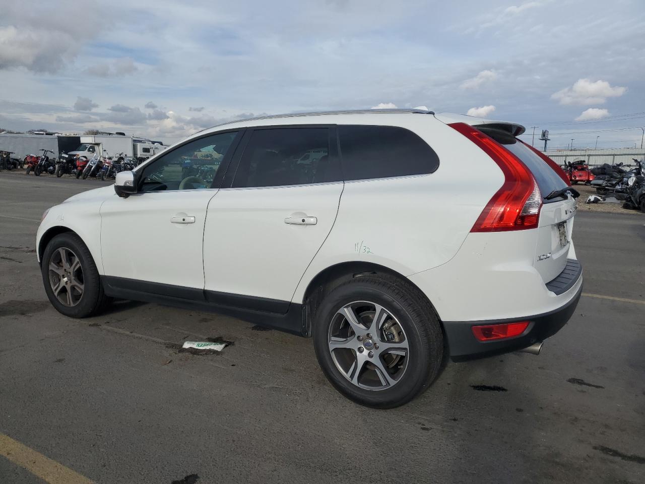 2013 VOLV Xc60 VIN YV4902DZ2D2415940 photo 2