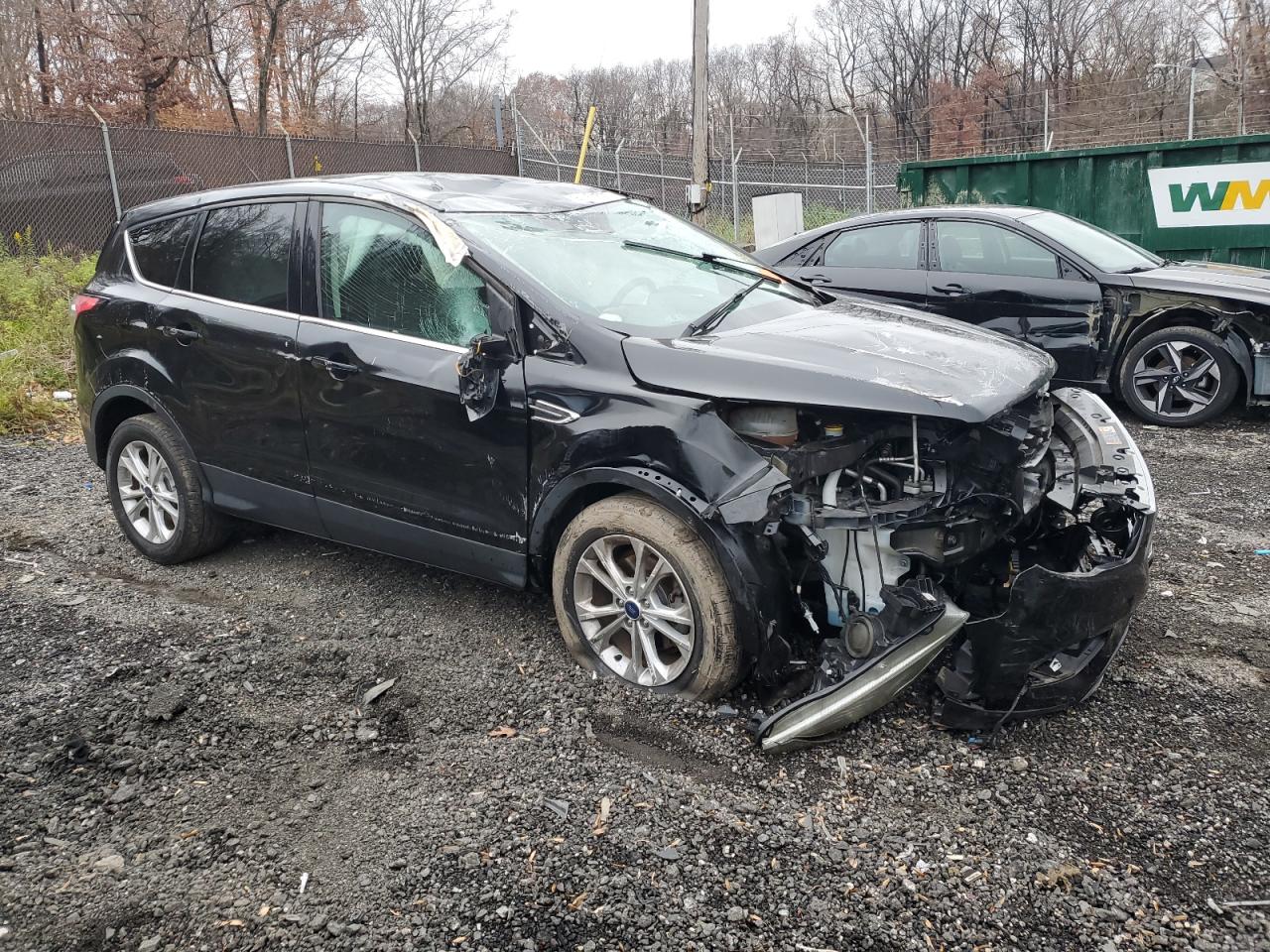 2017 Ford Escape VIN 1FMCU0GD3HUB74512 photo 4