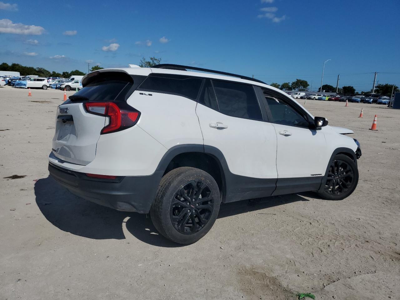 2022 GMC Terrain VIN 3GKALMEV0NL252451 photo 3