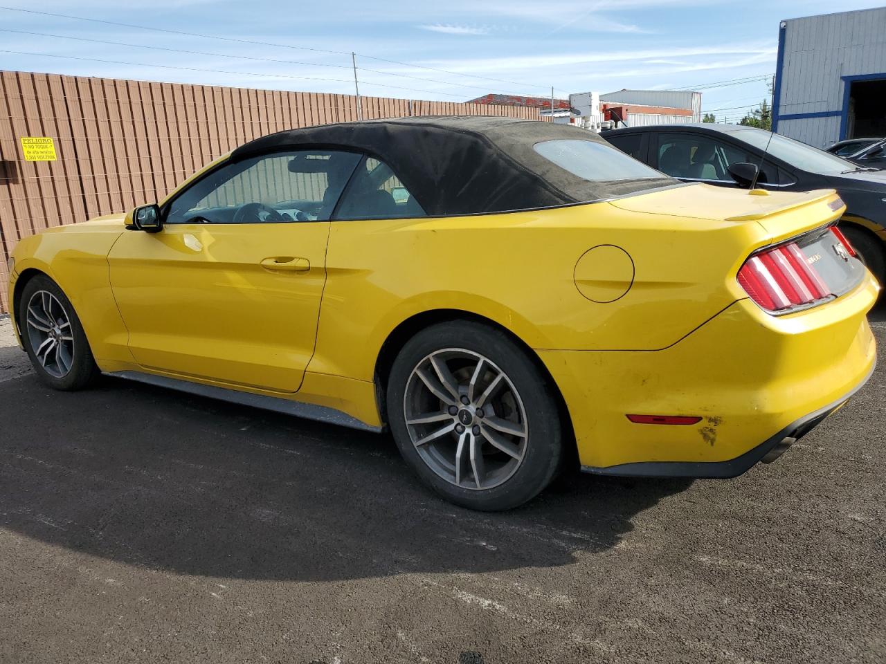 2015 Ford All models VIN 1FATP8UH3F5392903 photo 2