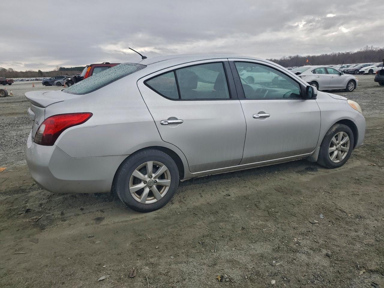 2013 Nissan Versa VIN 3N1CN7AP7DL892388 photo 3