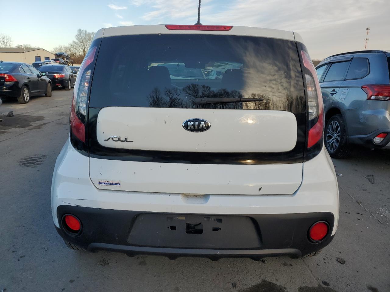 2018 KIA Soul VIN KNDJN2A23J7572187 photo 6