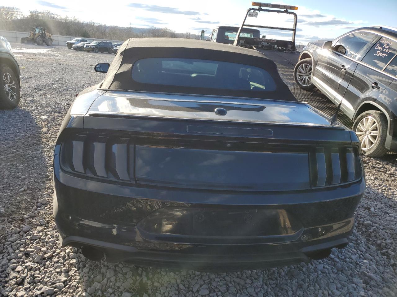 2018 Ford Mustang VIN 1FATP8UH8J5145448 photo 6