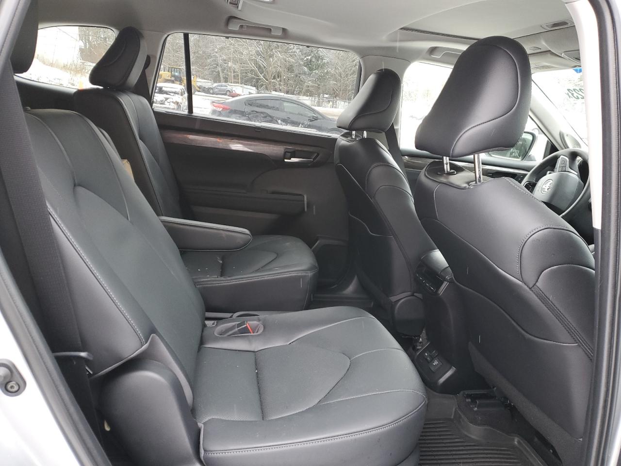 2023 TOYOTA Highlander VIN 5TDXBRCH2PS586089 photo 10