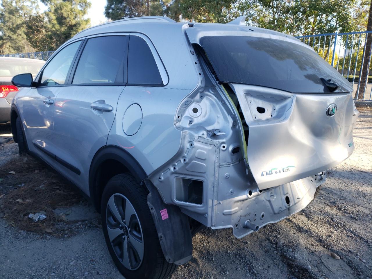 2020 KIA Niro VIN KNDCB3LCXL5436313 photo 2