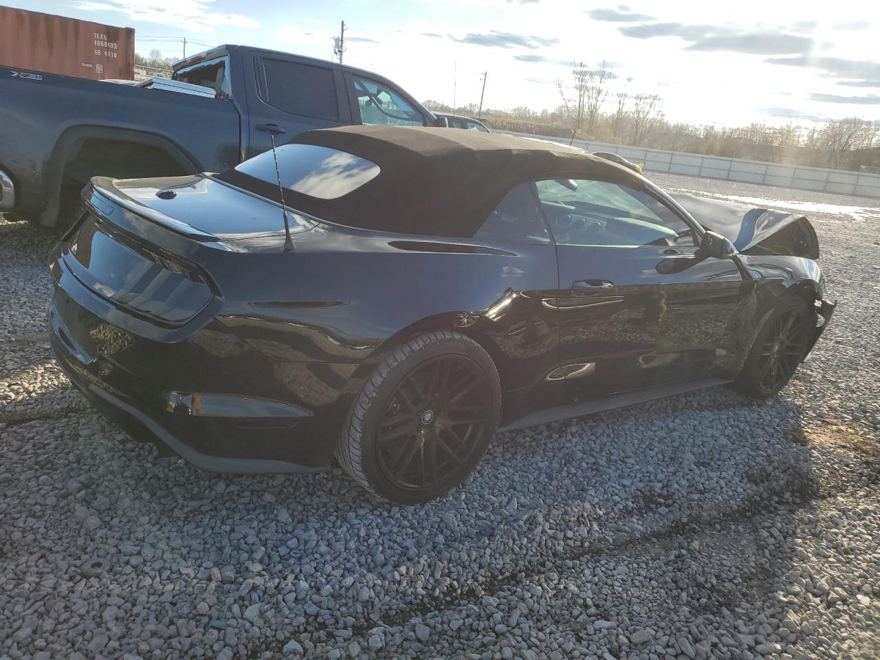 2018 Ford Mustang VIN 1FATP8UH8J5145448 photo 3