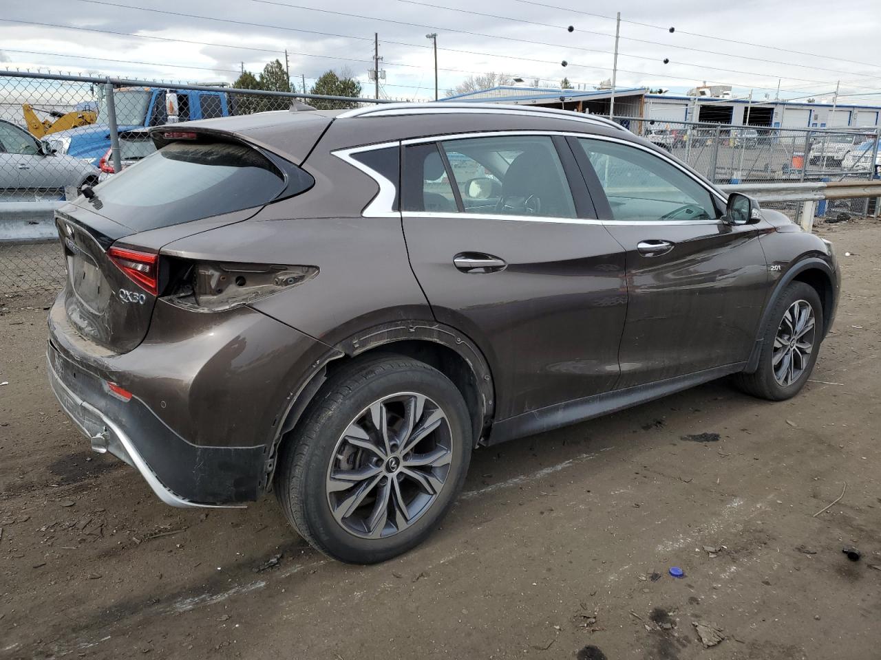 2017 Infiniti Qx30 VIN SJKCH5CR5HA036055 photo 3