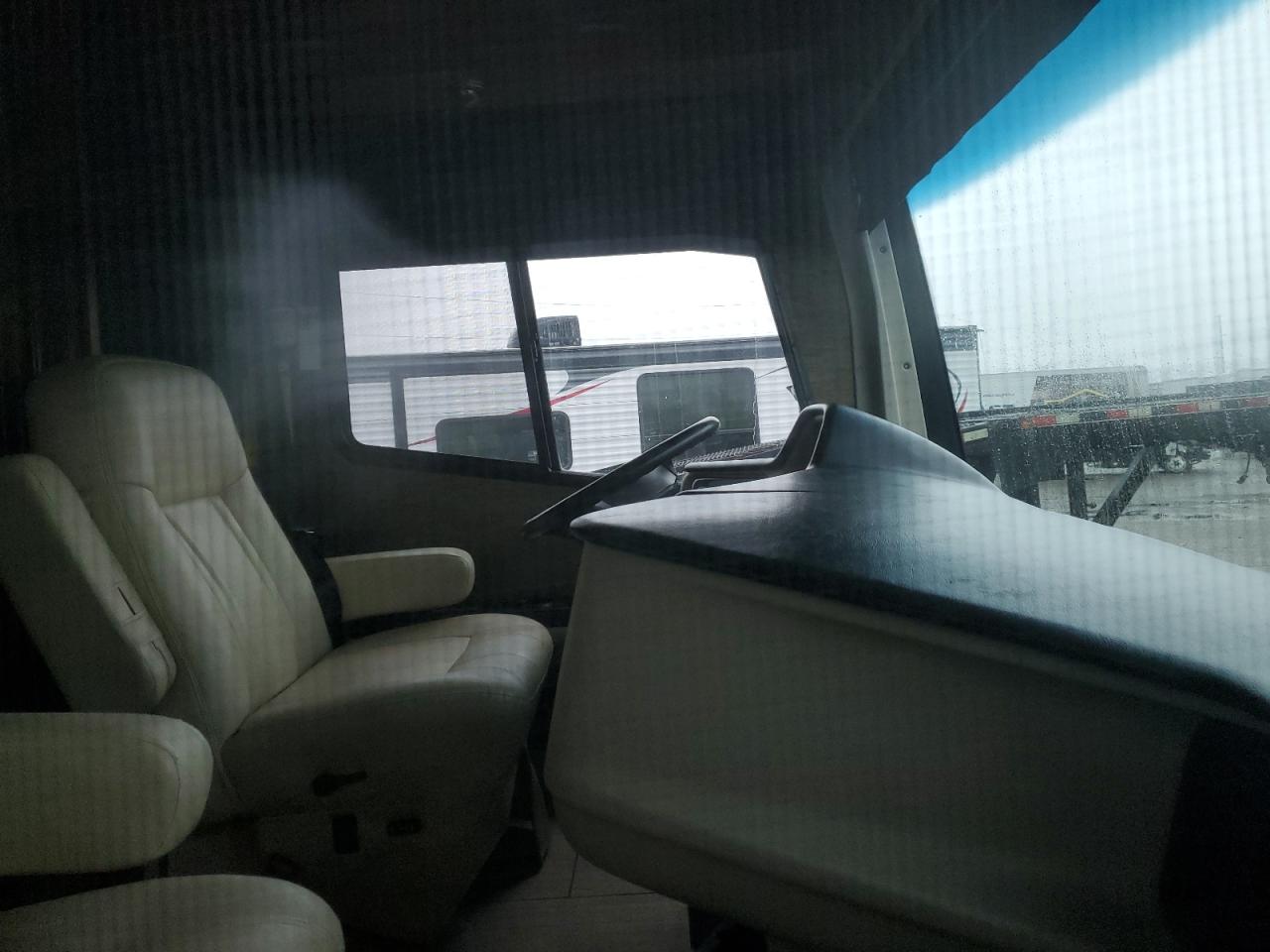 2017 FREIGHTLINER Chassis VIN 4UZACGCY0HCJN1724 photo 5