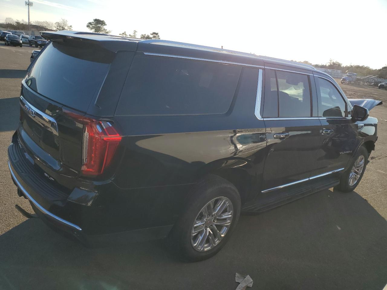 2021 GMC Yukon VIN 1GKS1GKD0MR208433 photo 3