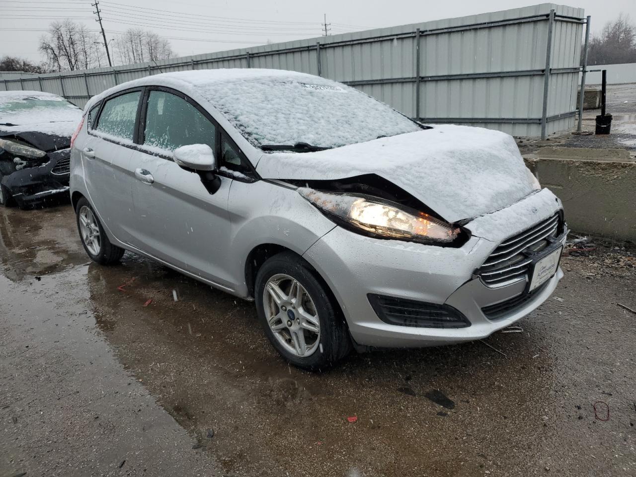 2019 Ford Fiesta VIN 3FADP4EJ7KM116887 photo 4