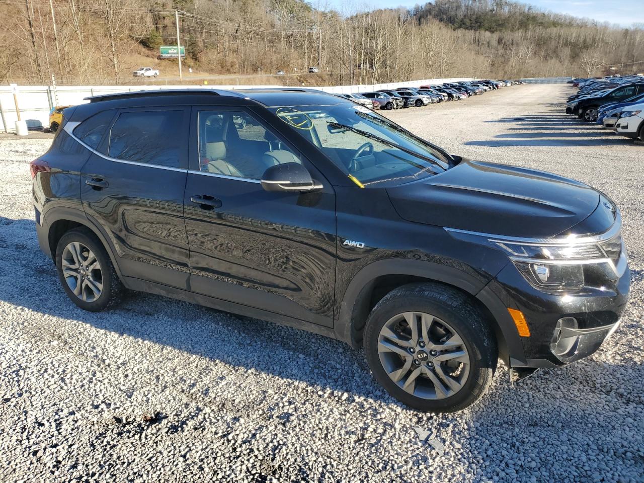 2021 KIA Seltos VIN KNDEUCAA1M7125203 photo 4