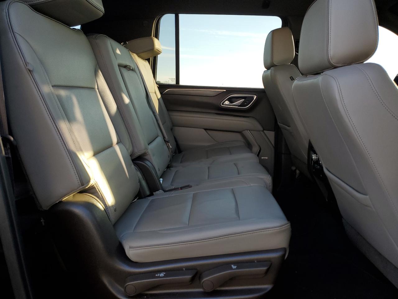 2021 GMC Yukon VIN 1GKS1GKD0MR208433 photo 11