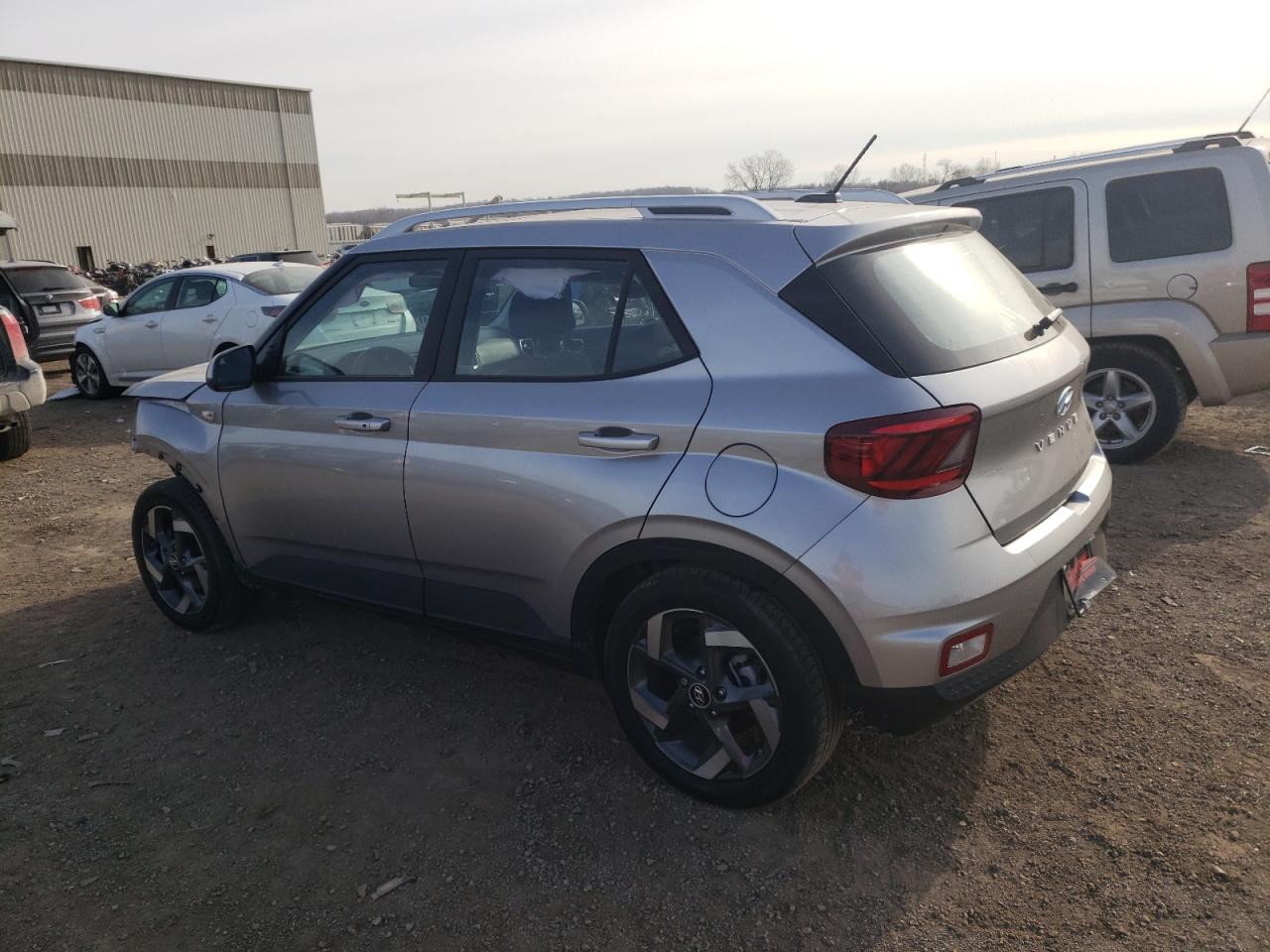 2024 HYUNDAI Venue VIN KMHRC8A3XRU285197 photo 2