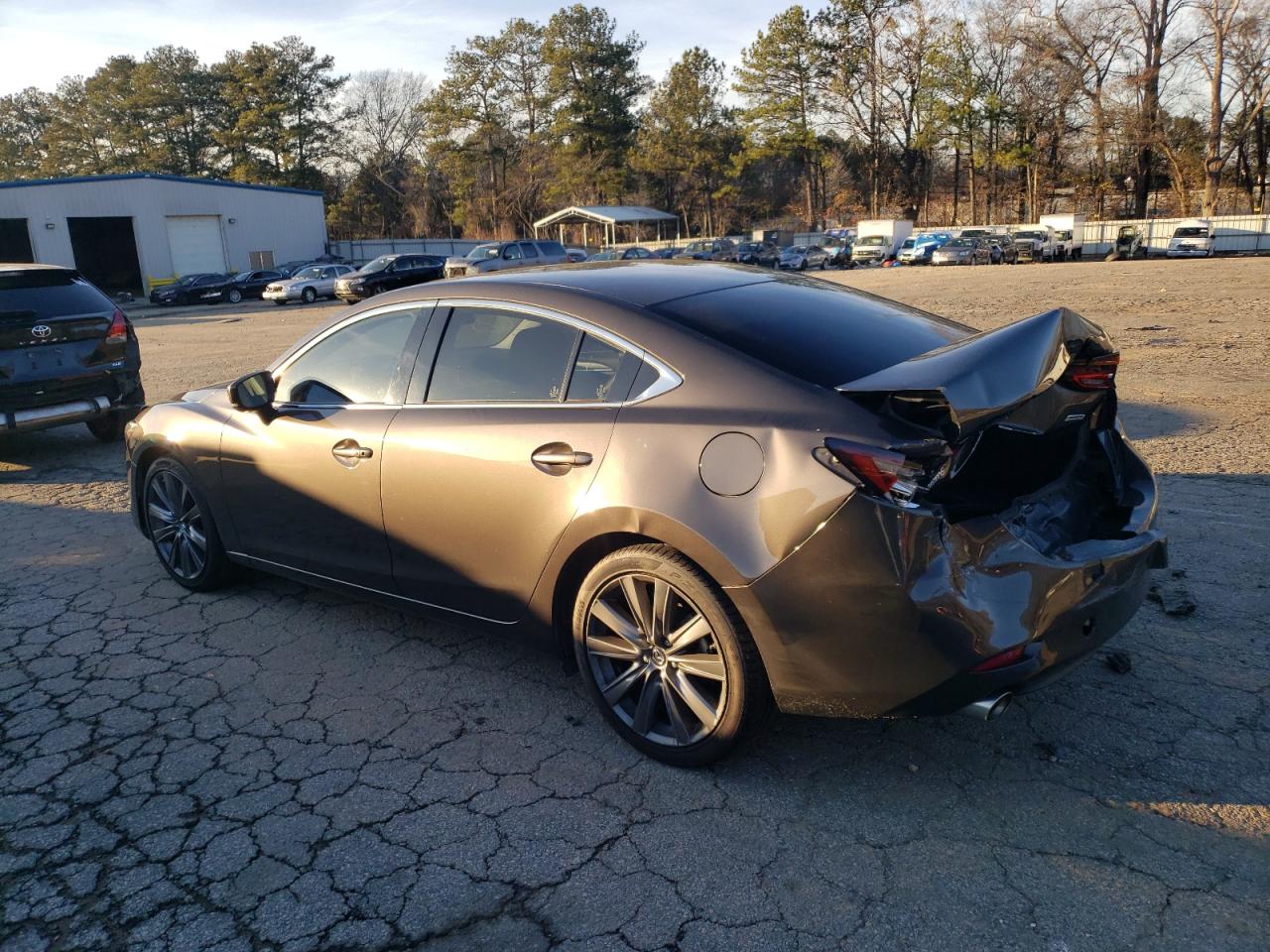 2018 MAZDA 6 VIN JM1GL1VM1J1312945 photo 2