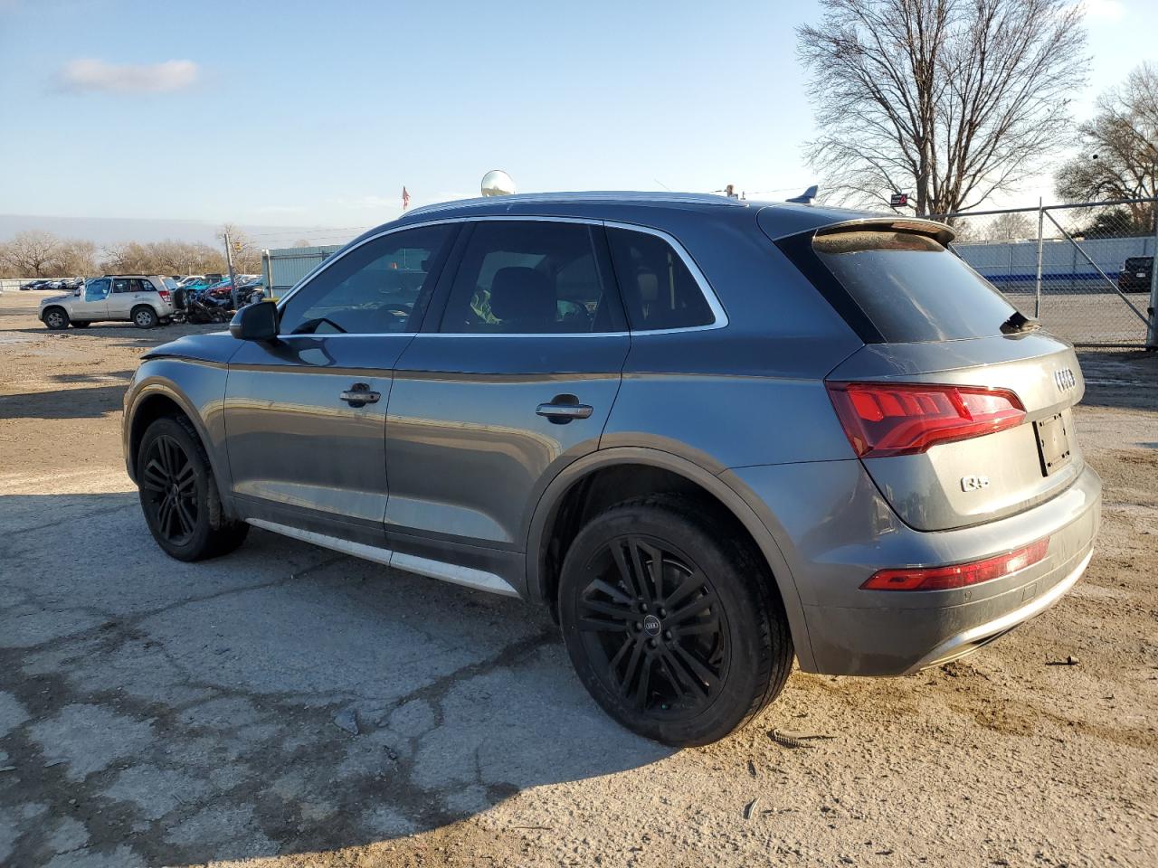 2018 Audi Q5 VIN WA1BNAFY6J2211717 photo 2