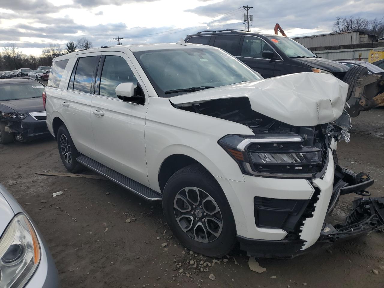 2023 Ford Expedition VIN 1FMJU1J85PEA61887 photo 4