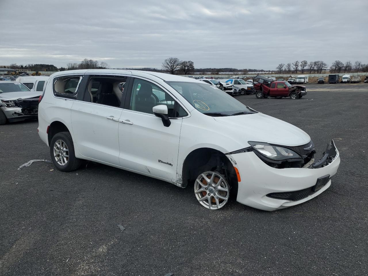 2022 Chrysler Minivan VIN 2C4RC1CG4NR212202 photo 4