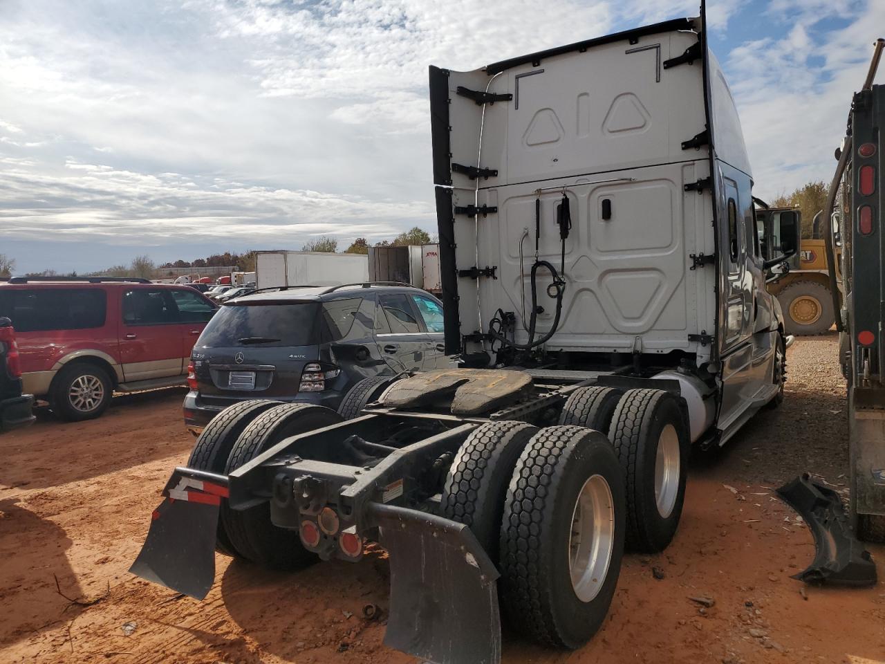 2018 FREIGHTLINER All other VIN 3AKJHHDR1JSHK5966 photo 4