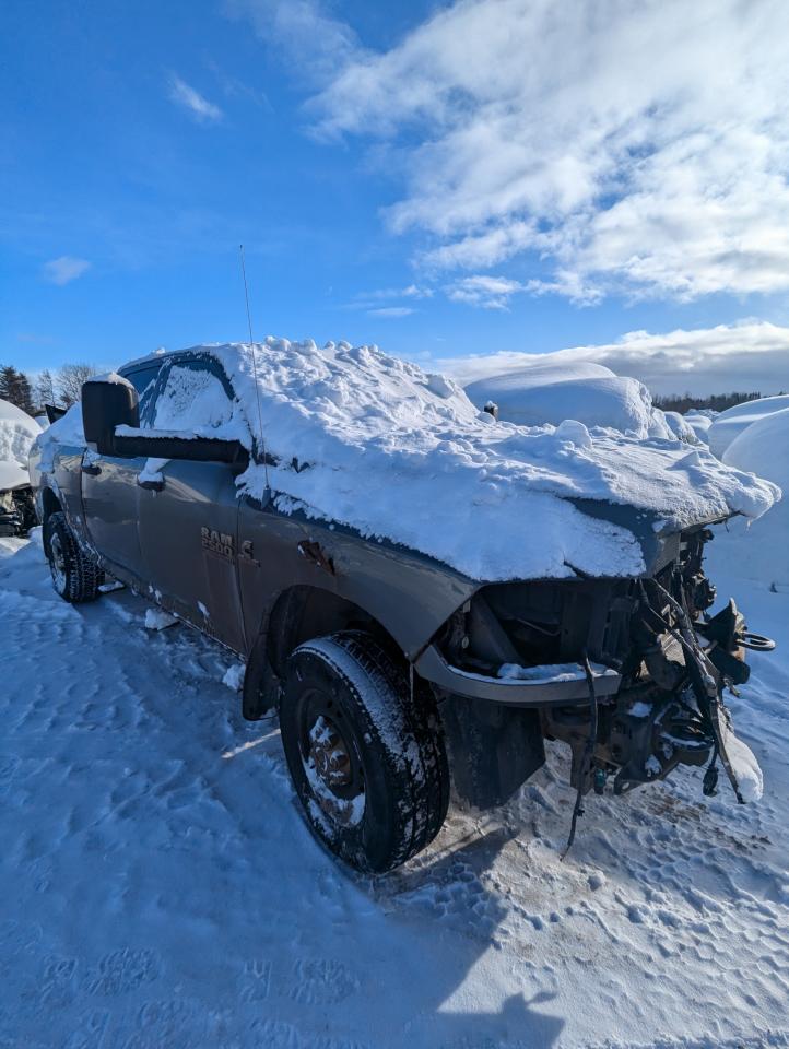 2013 Ram All models VIN 3C6UR5CL0DG581390 photo 4