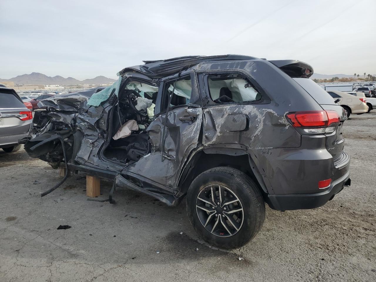 2021 Jeep Grand cher VIN 1C4RJFLGXMC510084 photo 2