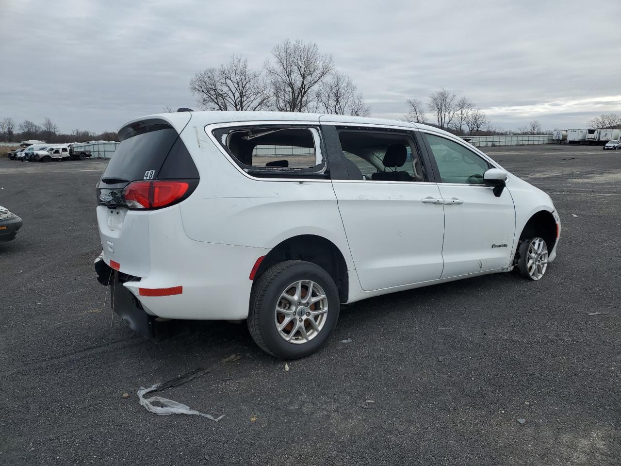 2022 Chrysler Minivan VIN 2C4RC1CG4NR212202 photo 3