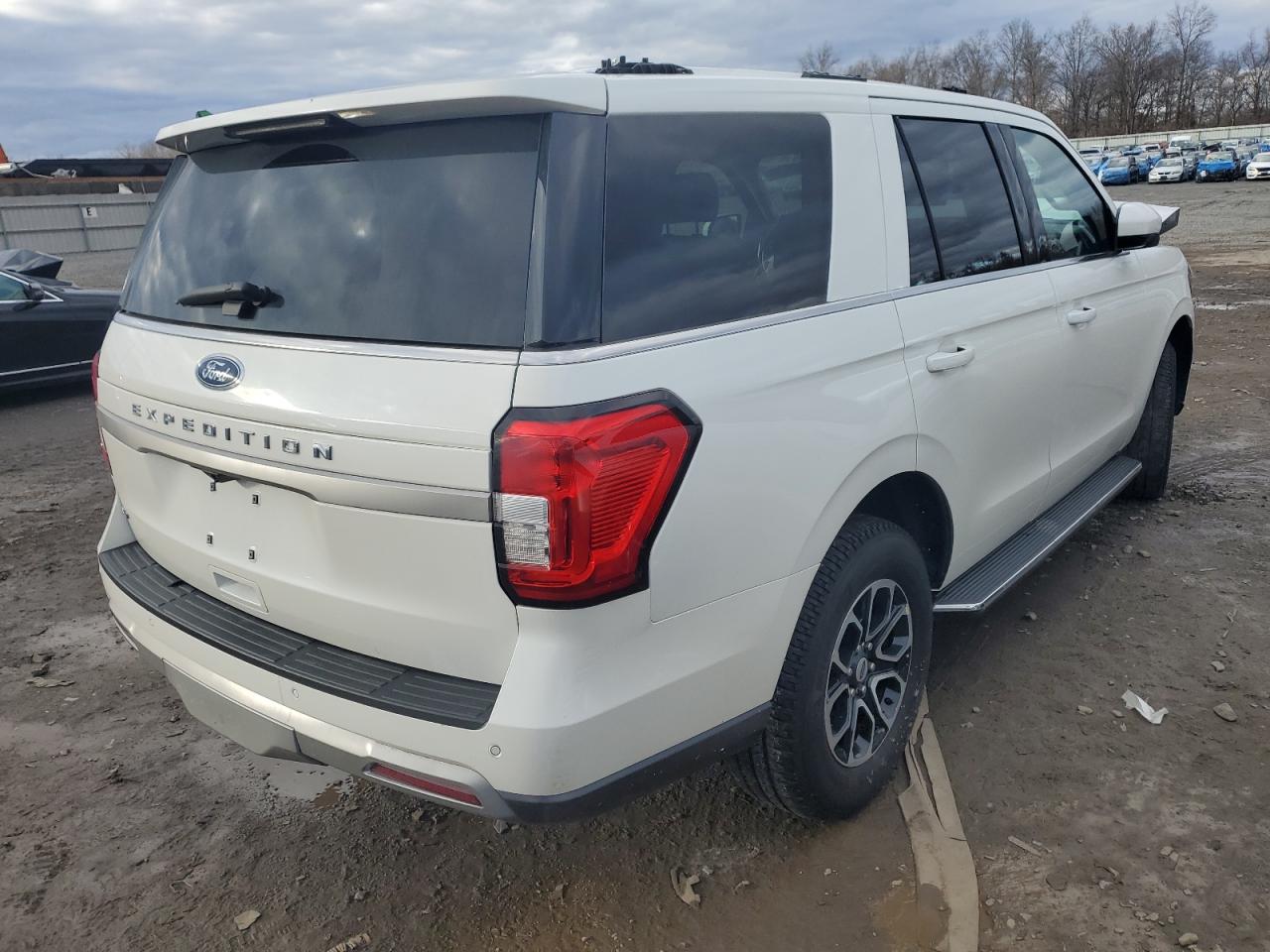 2023 Ford Expedition VIN 1FMJU1J85PEA61887 photo 3