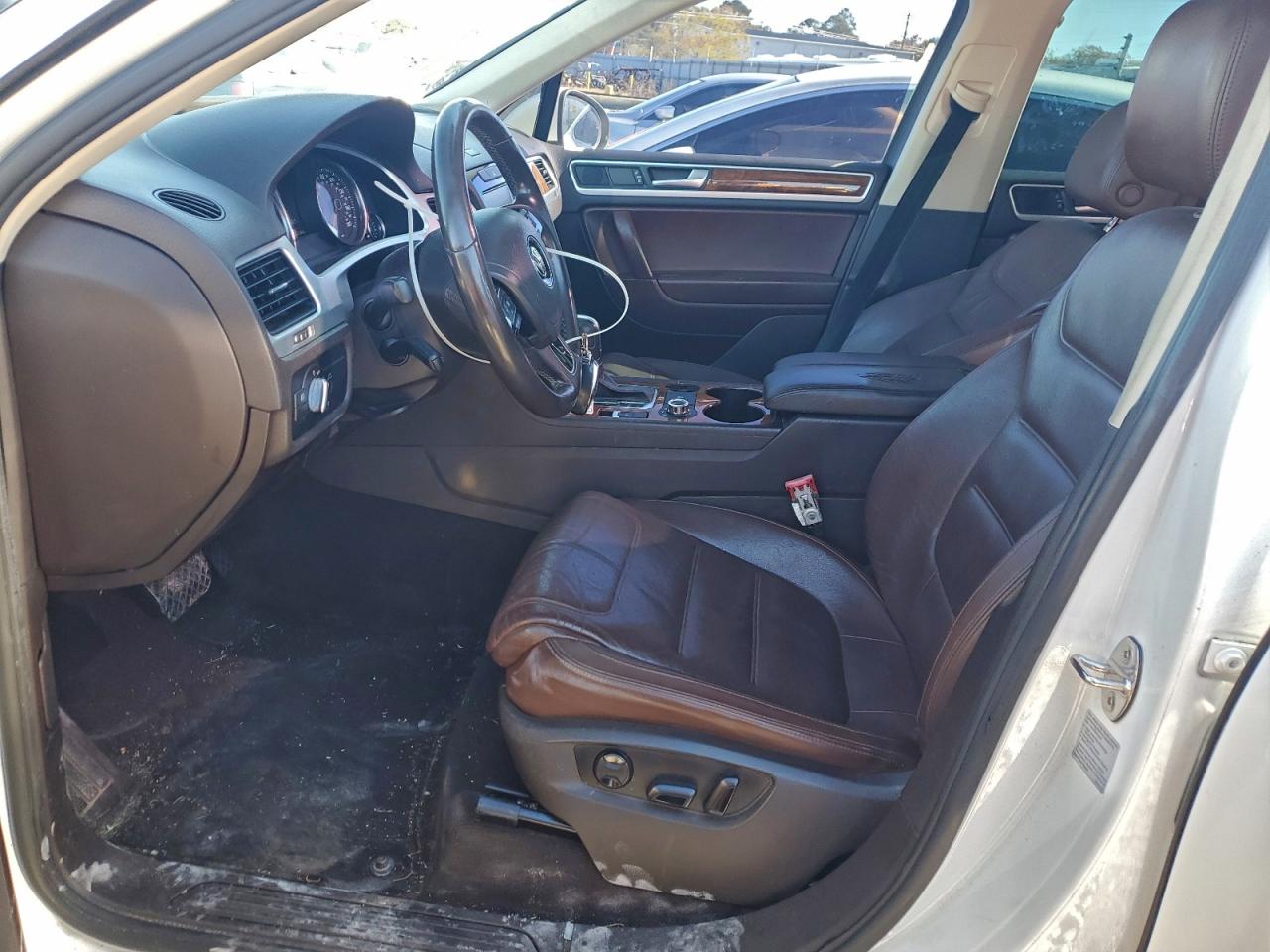 2013 Volkswagen Touareg VIN WVGEF9BP5DD001674 photo 7