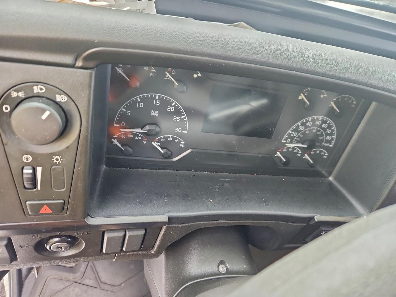 2025 VOLVO Vn VIN 4V4NC9EHXSN695078 photo 8