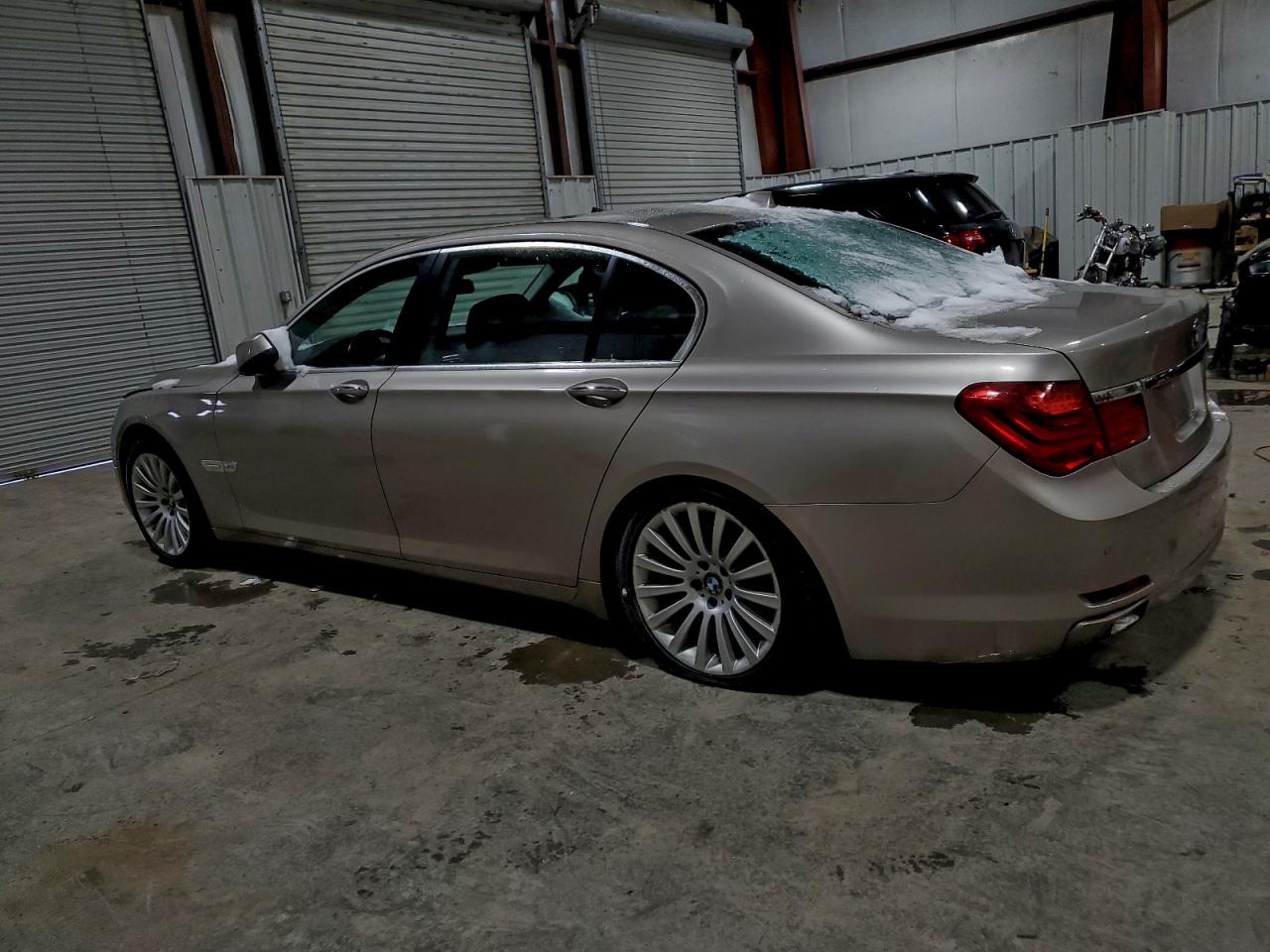 2012 BMW 7 series VIN WBAKC8C57CC437189 photo 2