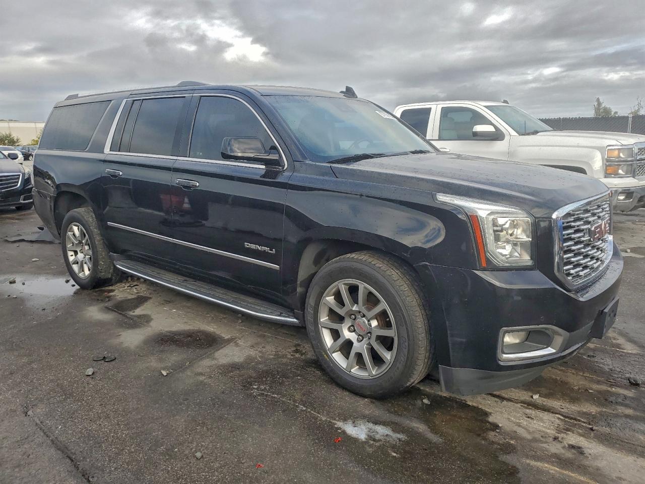2019 GMC Yukon VIN 1GKS1HKJ1KR380317 photo 4