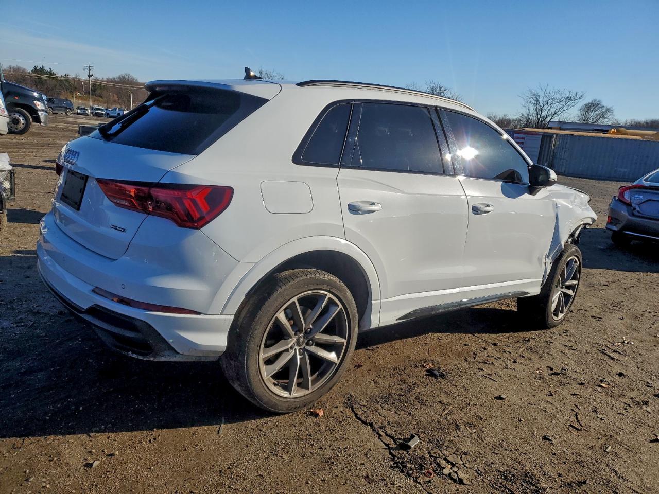 2022 Audi Q3 VIN WA1DECF34N1041622 photo 3