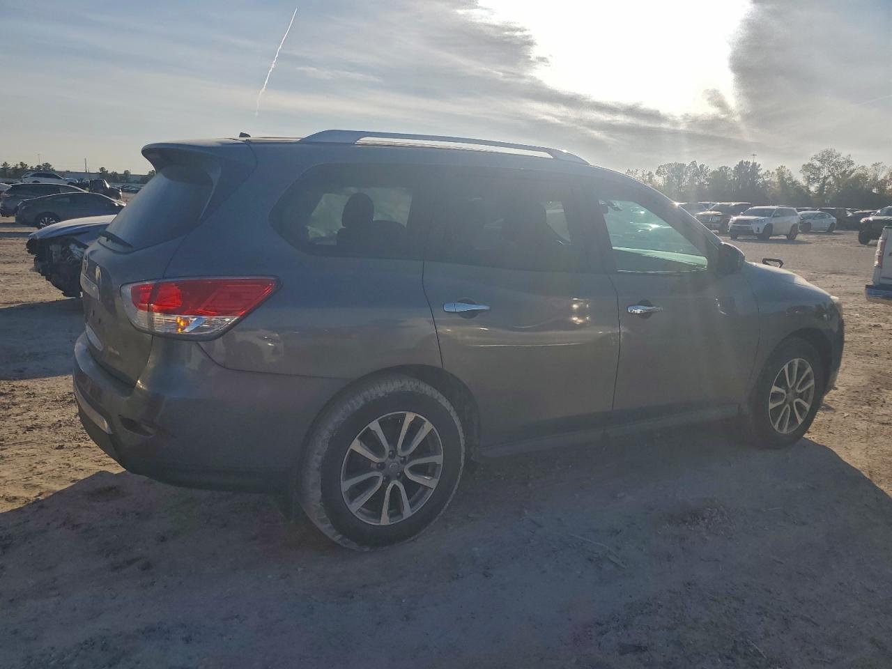 2015 NISS Pathfinder VIN 5N1AR2MN0FC718257 photo 3