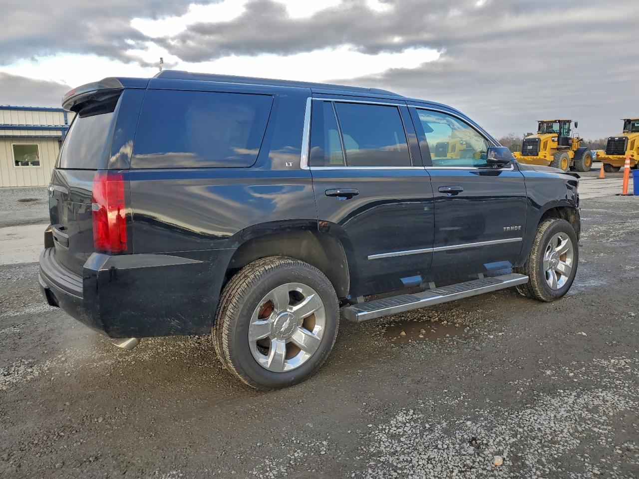 2018 CHEVROLET Tahoe VIN 1GNSKBKCXJR132936 photo 3