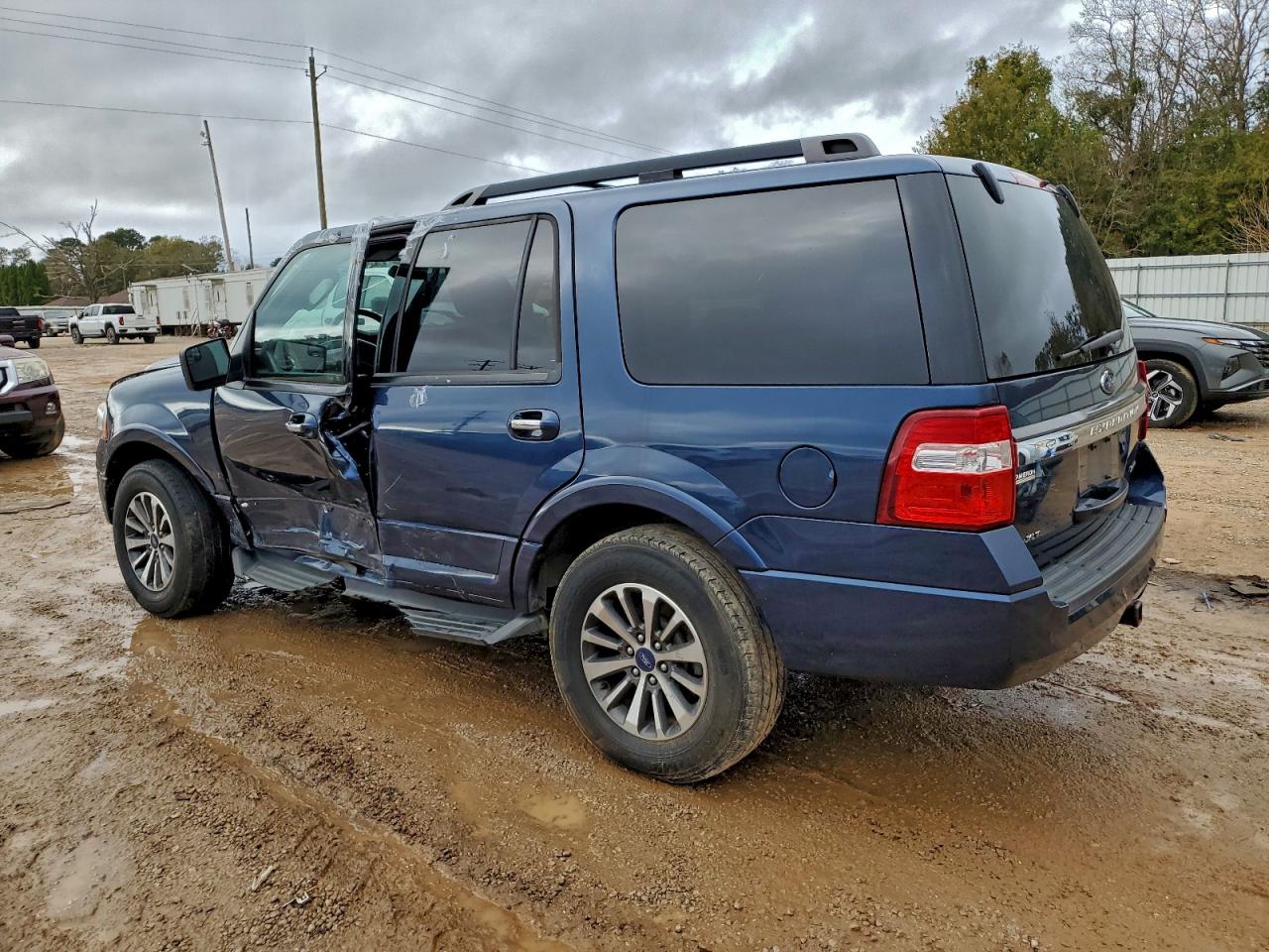 2017 Ford Expedition VIN 1FMJU1JT0HEA33288 photo 2