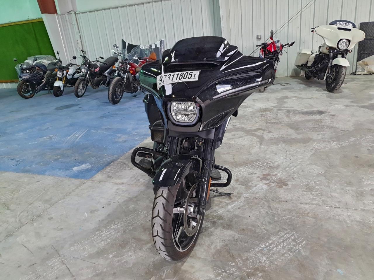 2025 HARLEY Fl VIN 1HD1KB714SB632689 photo 2