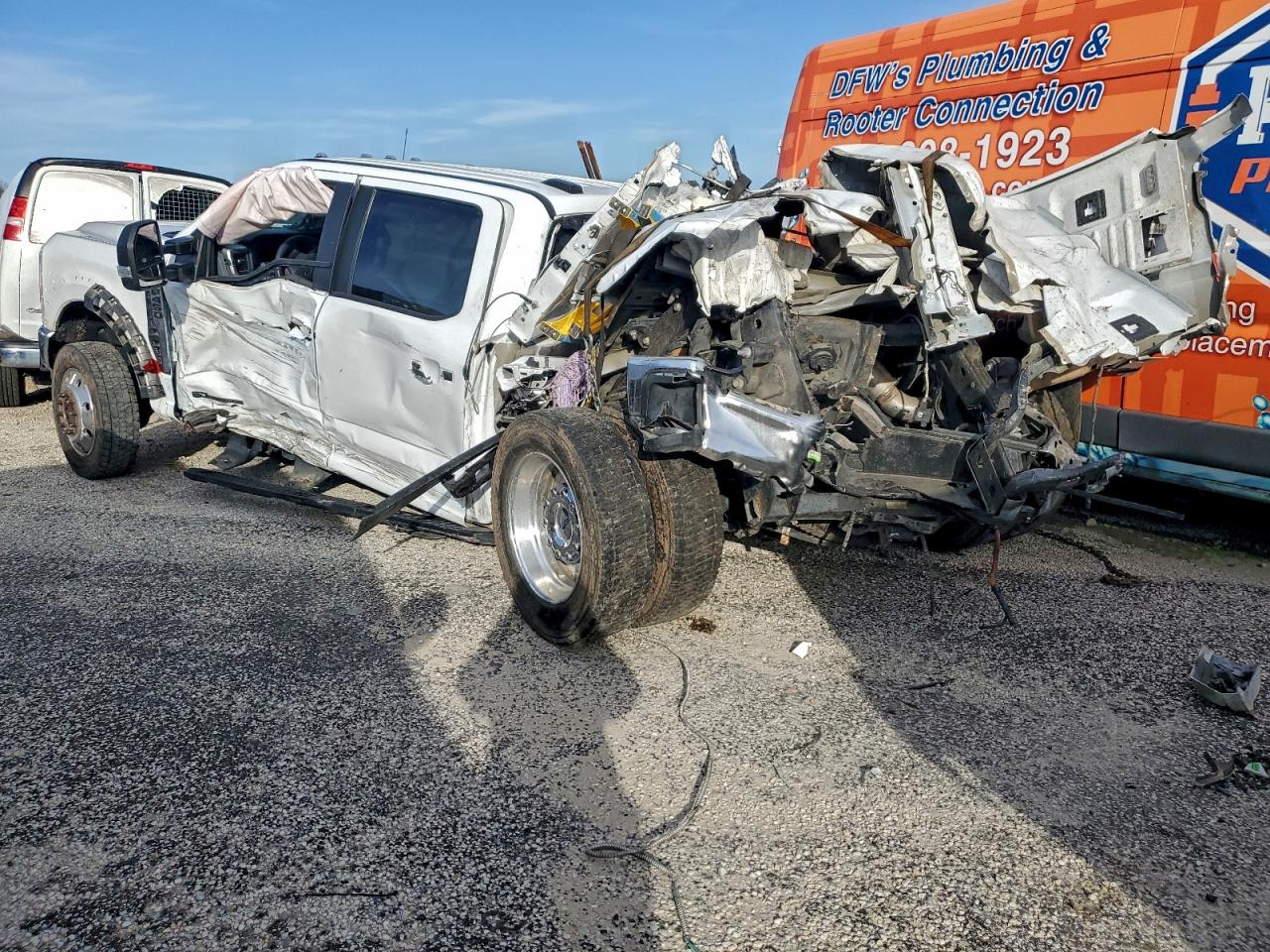 2023 Ford F450 VIN 1FT8W4DT2PED07681 photo 2