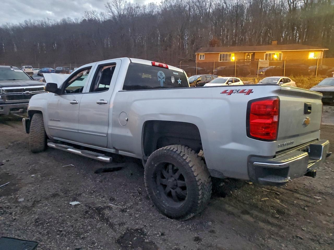 2019 Chevrolet All models VIN 2GCVKPEC5K1157168 photo 2