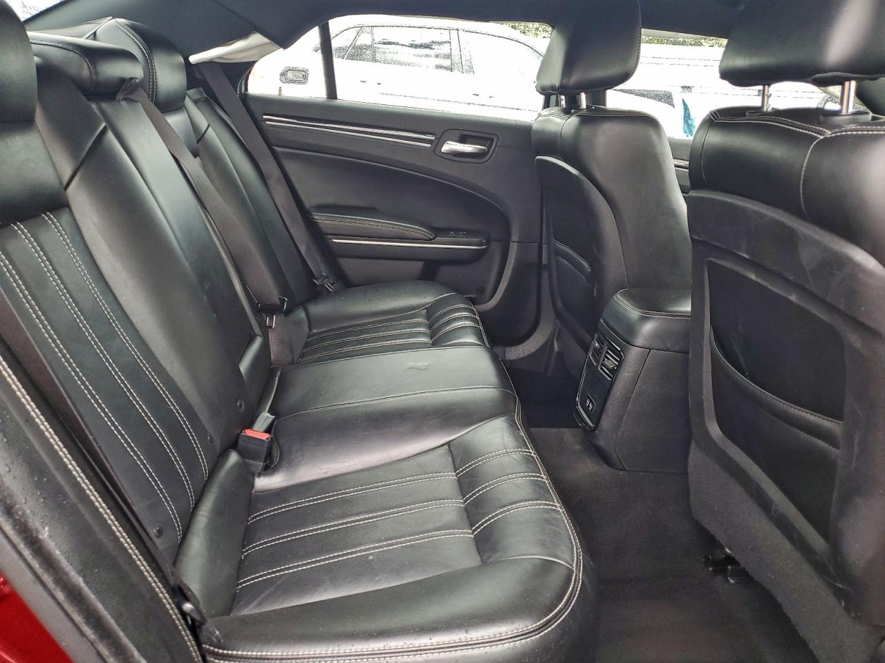 2019 Chrysler 300 VIN 2C3CCABG5KH654015 photo 10