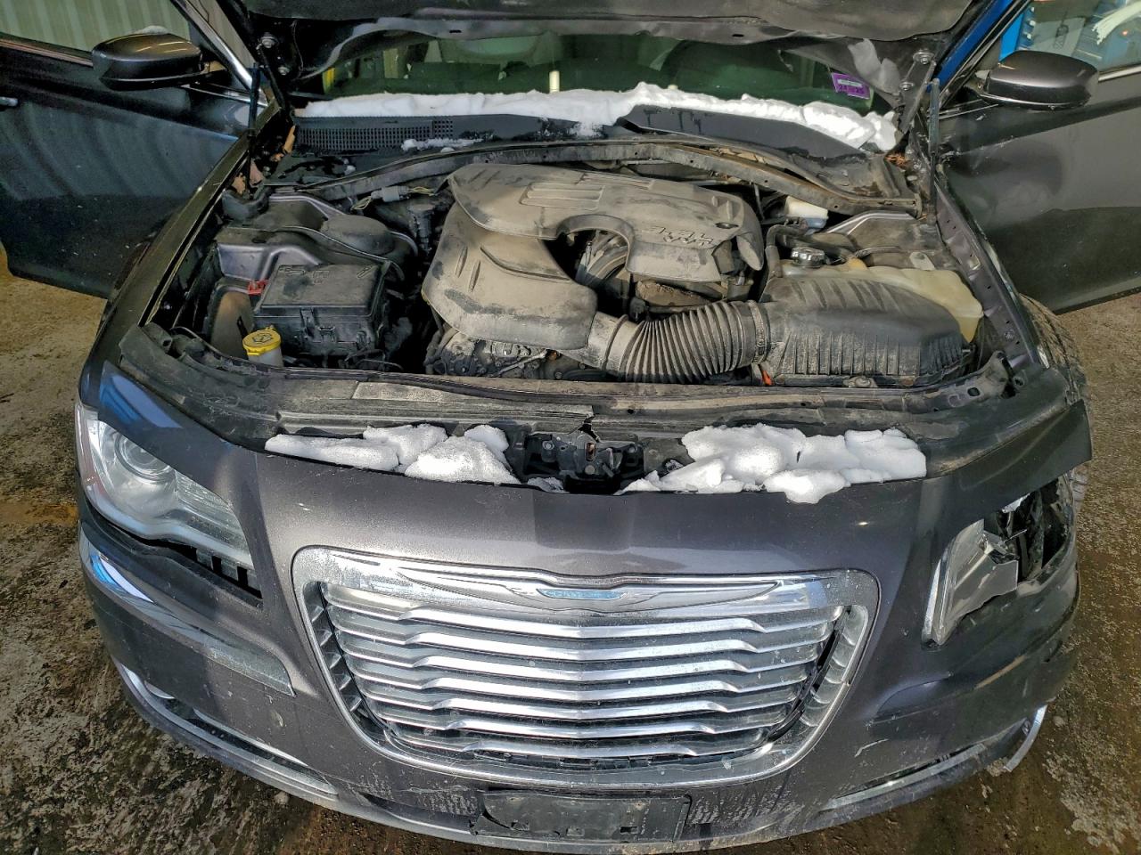 2014 Chrysler 300 VIN 2C3CCARGXEH120390 photo 11