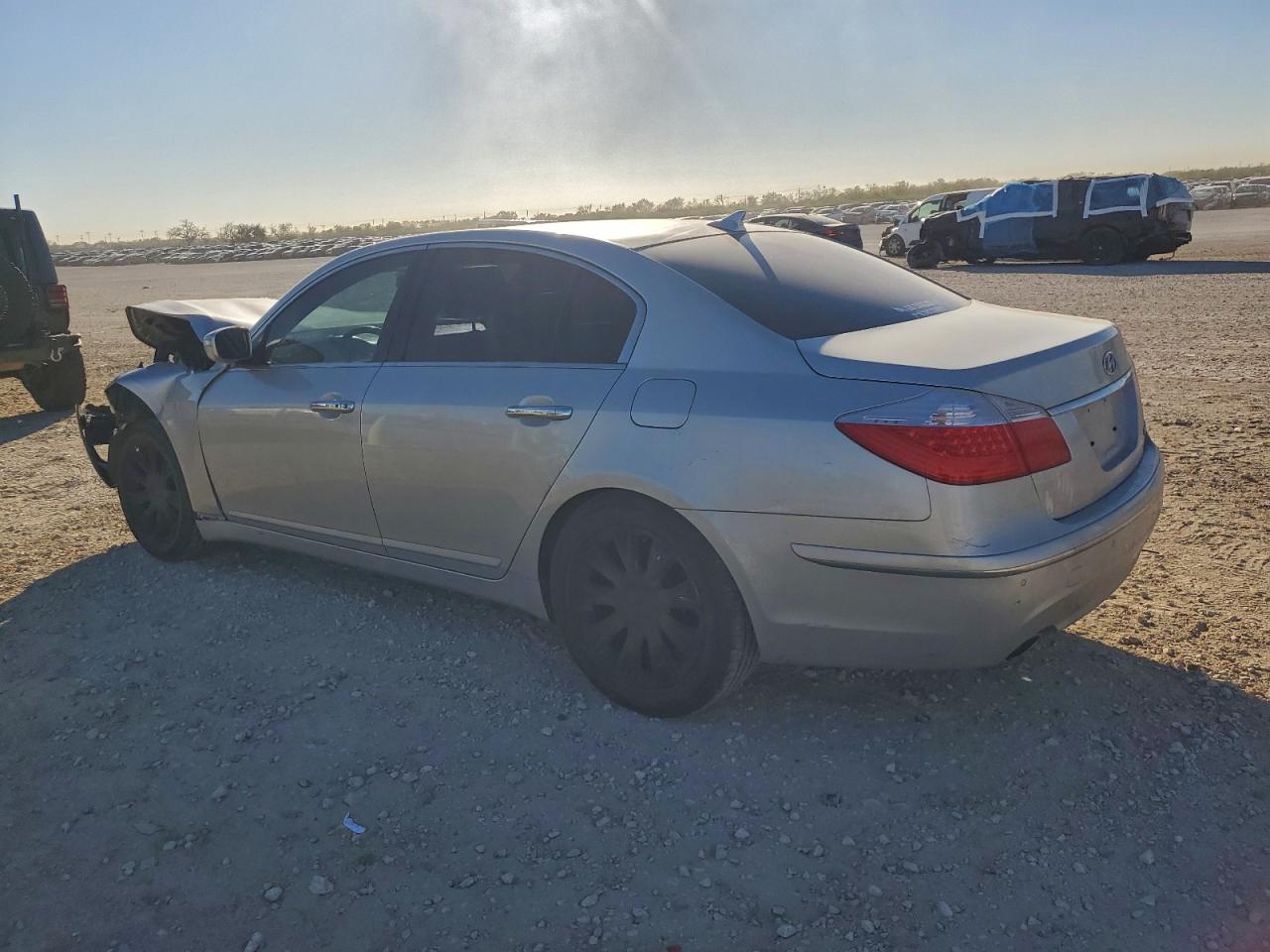 2011 Hyundai Genesis VIN KMHGC4DE4BU140689 photo 2