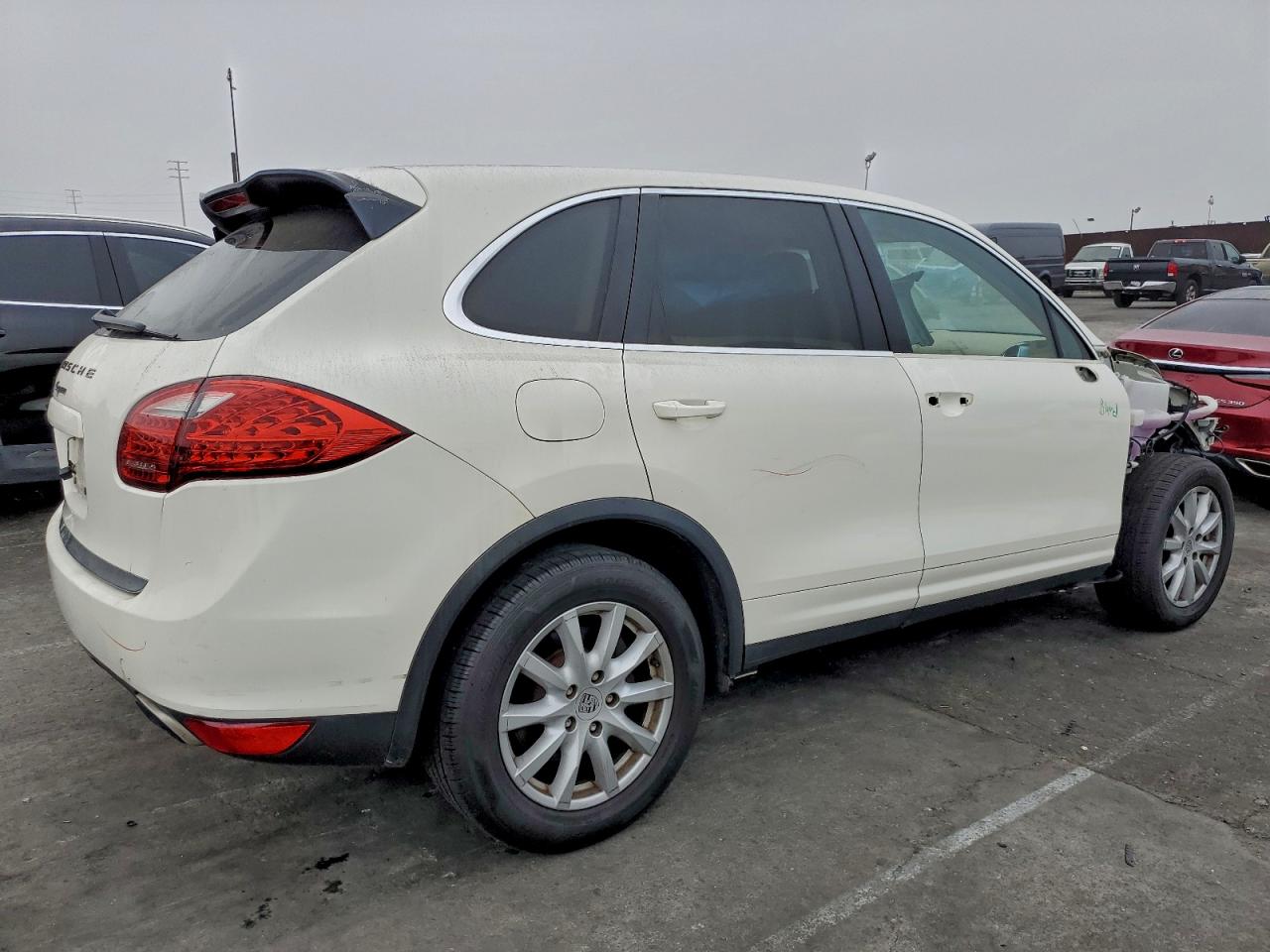 2011 Porsche Cayenne VIN WP1AA2A24BLA07935 photo 3